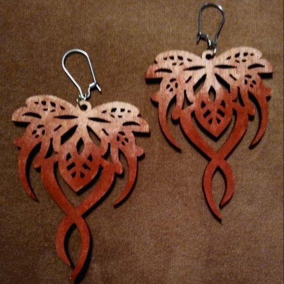 Hand Painted Red Ombre Abstract Floral Wood Earrings Big Flower Cut Out New - Picture 5 of 6